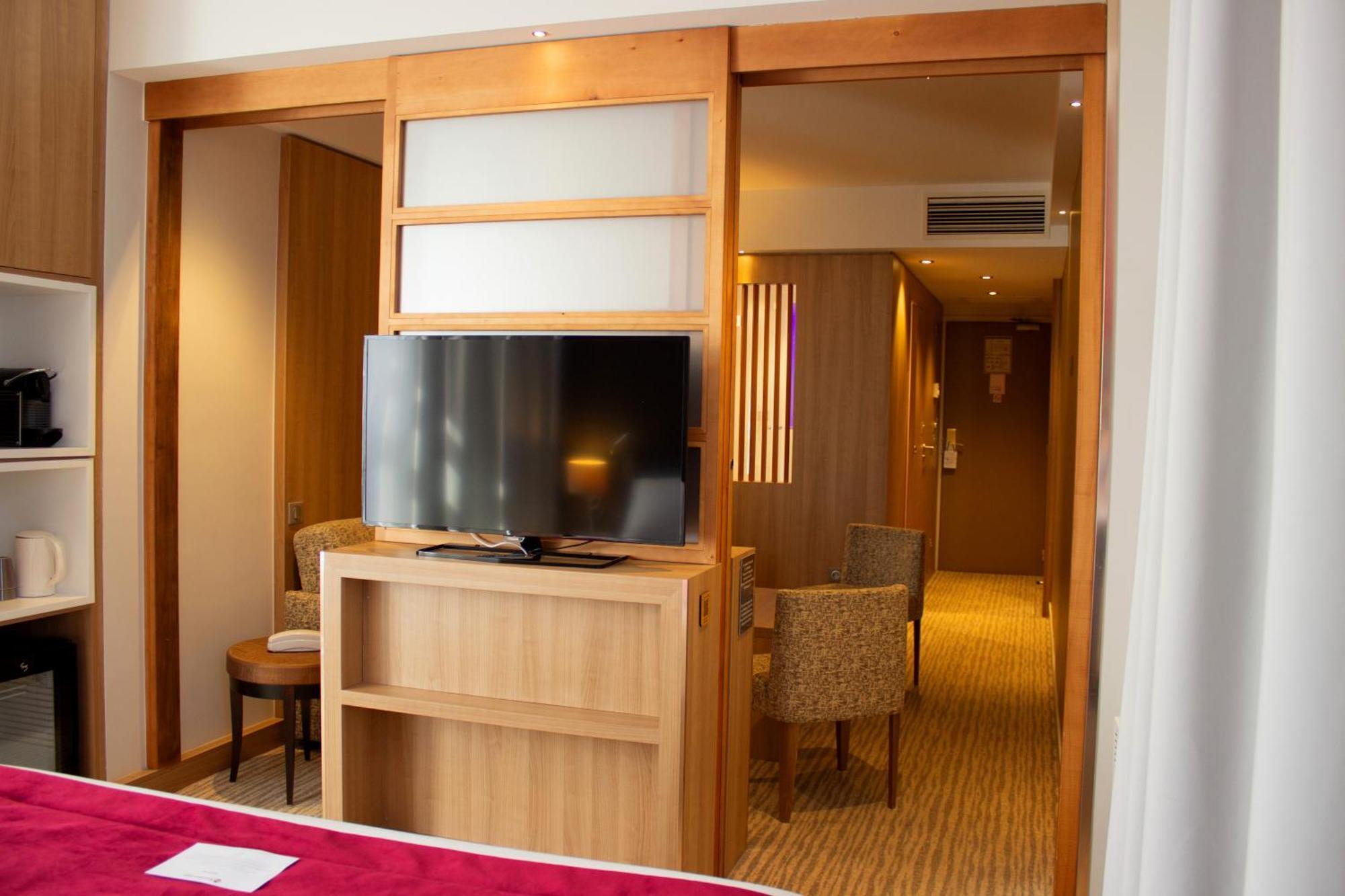 Best Western Plus Le Lavarin Авиньон Екстериор снимка